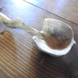 ウッドクラフト　ハンドメイドのチェスナッツの木製スプーン 9枚目の画像