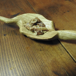 ウッドクラフト　（チェスナッツ）栗の木の鳥型の豆皿 7枚目の画像