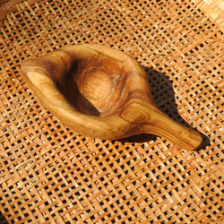 ウッドクラフト　栗の木（チェスナッツ）の木の葉型の豆皿 3枚目の画像