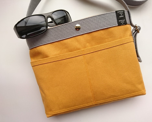 ミナペルホネンハンドメイドシャーリングバッグ（メモリア、ベージュ