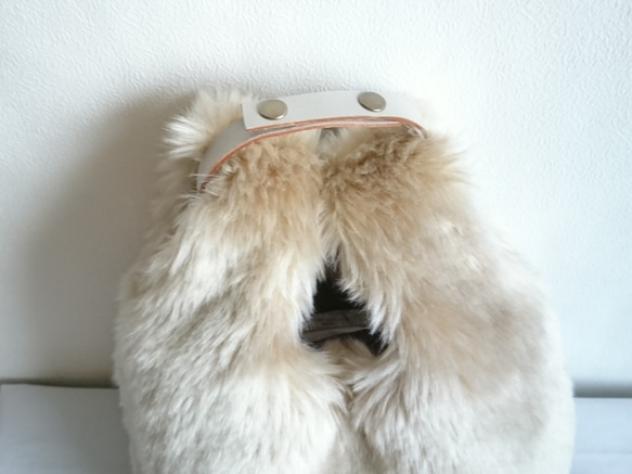 「冬の新作」エコバッグ型　小さなエコファーのトートバッグ　マロン　革の持ち手付き 8枚目の画像