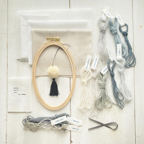 刺繍キット〕｛生成り色｝ノエルの時間 刺繍枠のフレーム飾り キット