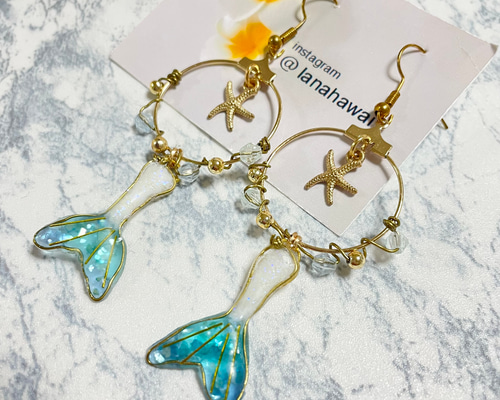 人魚の鱗 作家様　イヤリング　ハンドメイド　人魚 ブルー＆パールカラー ピアス ビーズ スパンコール イヤリング・ノンホールピアス