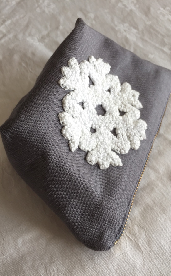 雪刺繍のポーチ 5枚目の画像