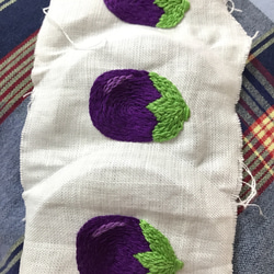 なす刺繍のブローチ(1個) 4枚目の画像