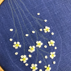 かすみそう刺繍ヘアゴム 3枚目の画像