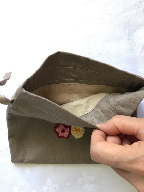 お花刺繍の巾着(オーク) 4枚目の画像