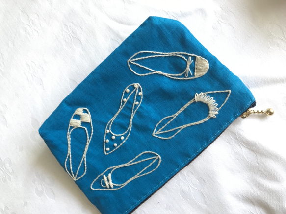 青い靴刺繍のポーチ 5枚目の画像