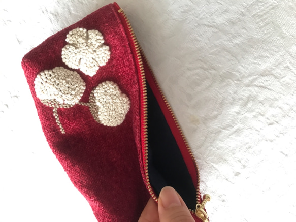 綿花刺繍のポーチ(あか) 3枚目の画像