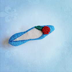 shoe shoe shoe刺繍のブローチNo.81(スカイ) 1枚目の画像