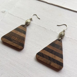 Wood Triangle  ピアス 2枚目の画像