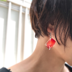 Heptagon red silver  ピアス 5枚目の画像