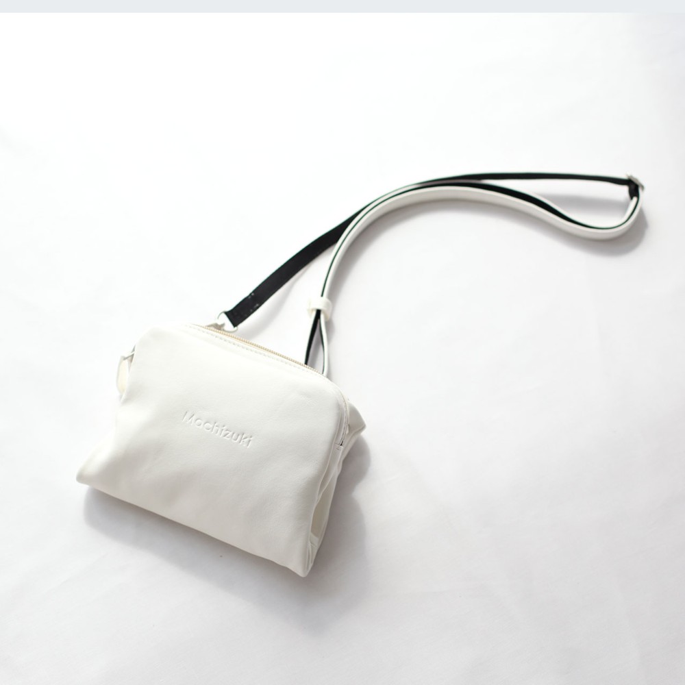 ラスト２点ホワイトのみ【サステナブルレザー】ダブルポケットポシェット