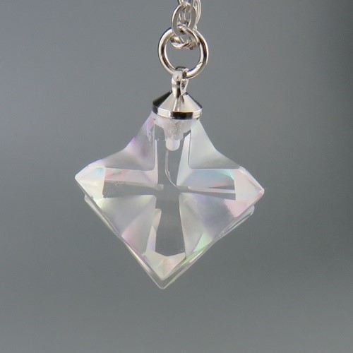 ダイクロカットグラス（ｘーｃｕｂｅ）ペンダント