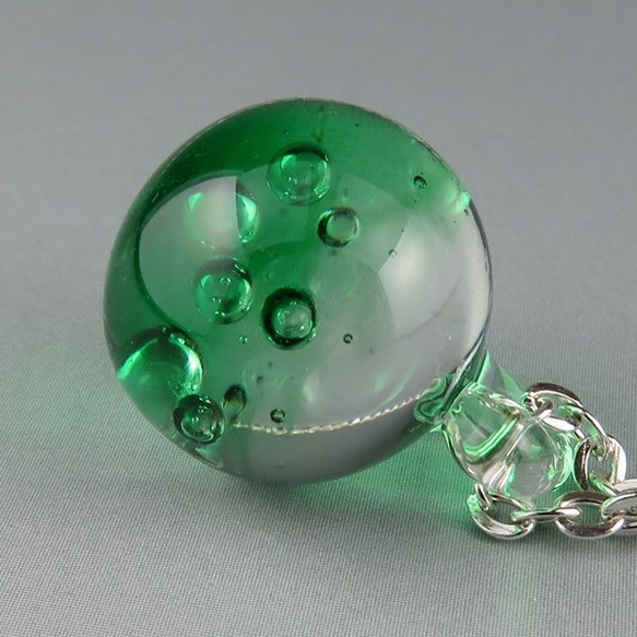 ガラスの宝石　マ－ブルガラスペンダント　グリ－ン　 4枚目の画像