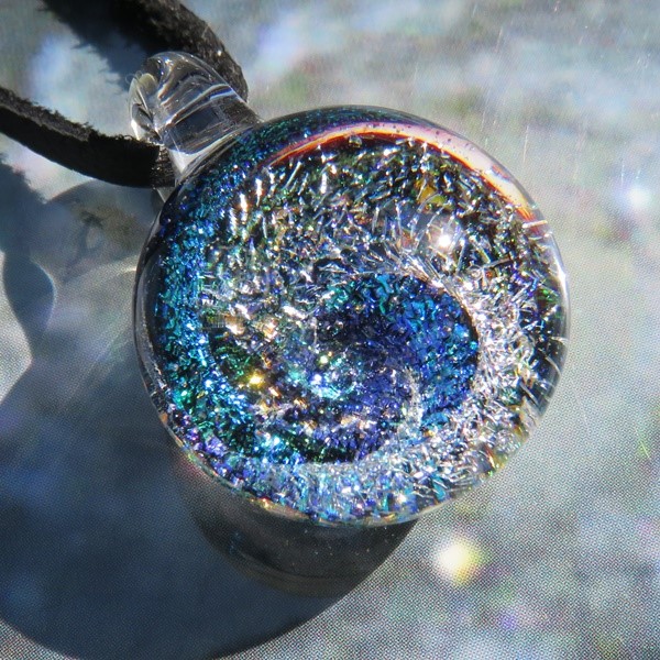 宇宙渦巻銀河ガラスペンダント（ダイクロガラス）