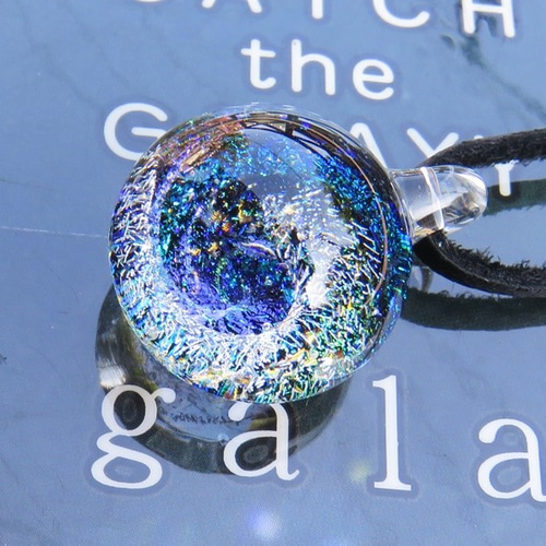ハンドメイド ガラス ネックレス　宇宙ガラス 渦巻き模様 宇宙渦巻ガラスペンダント（ダイクロガラス） ネックレス・ペンダント
