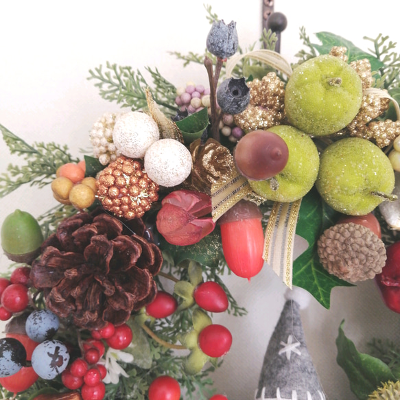 『冬の新作』果物と木の実いっぱい♪童話の森のXmas♥小人とリスのハッピーChristmas〜クリスマスリース 5枚目の画像