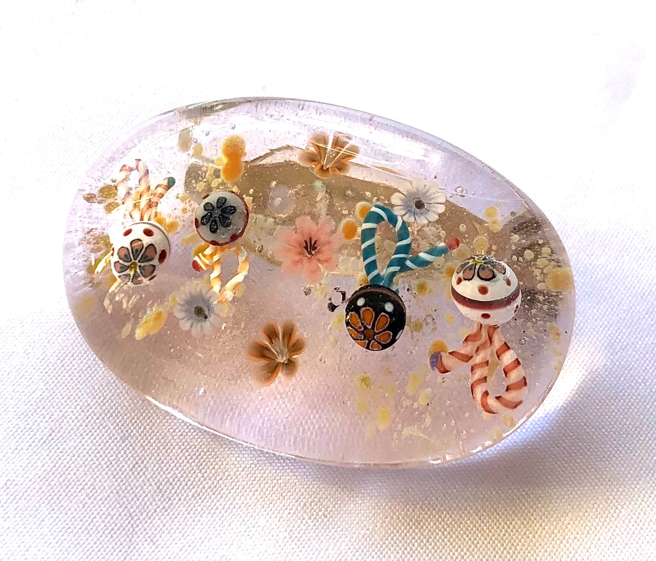 鞠のガラスブローチ(とんぼ玉)