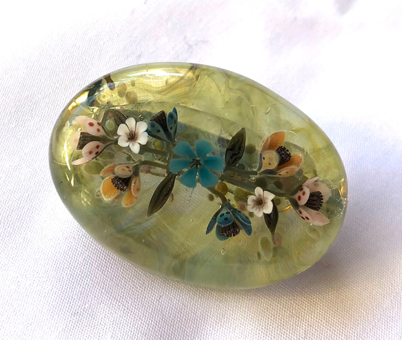 水玉の花のガラスブローチ(とんぼ玉) 3枚目の画像