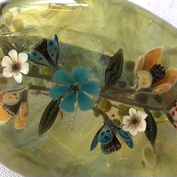 水玉の花のガラスブローチ(とんぼ玉) 4枚目の画像