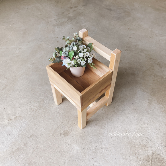 小さなイス型飾り棚 プランター置き 椅子（チェアー）・スツール 家具