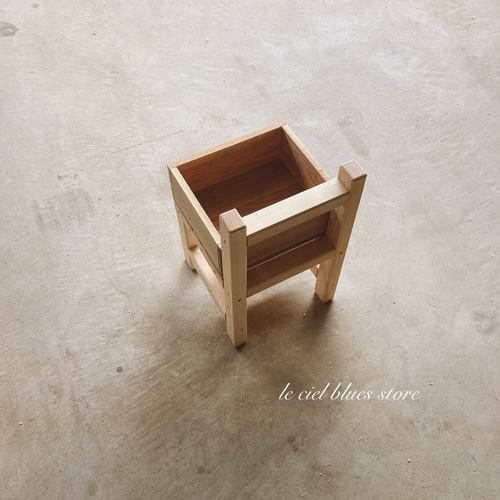 小さなイス型飾り棚 プランター置き 椅子（チェアー）・スツール 家具