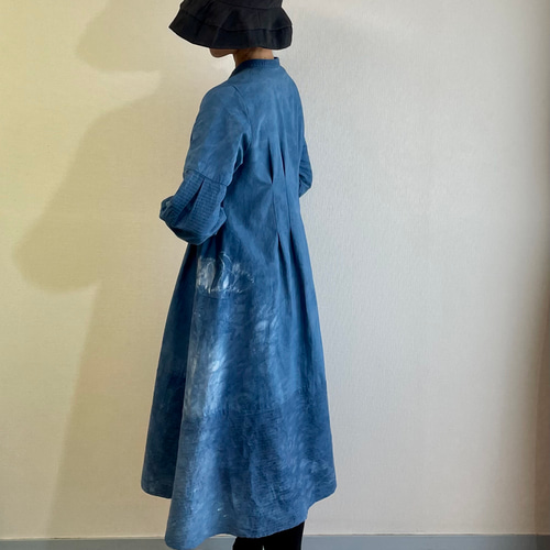インドカディ　藍染めワンピース　ハンドメイド インディゴ藍染め 前あき ウエストタックワンピース インド藍