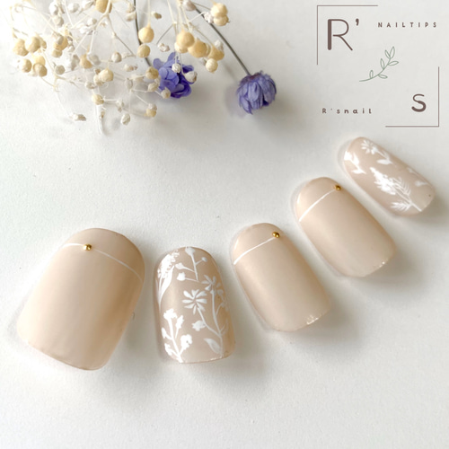 【オーダー】ネイルチップ　目玉　手書きフラワー　お花　ネイビー　ニュアンス韓国 オーダー】ネイルチップ 目玉 手書きフラワー お花 ネイビー