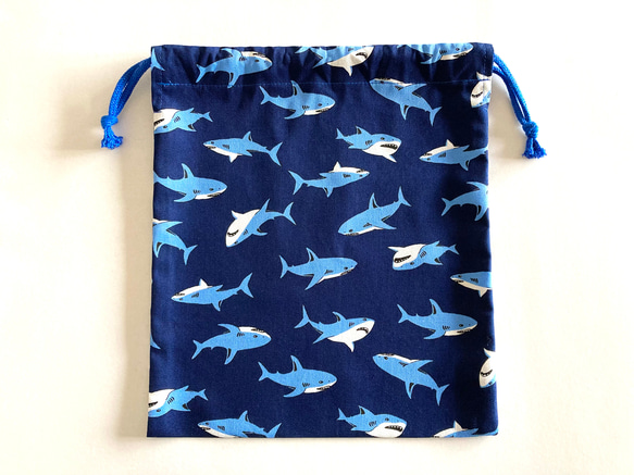 サメ柄の巾着袋(M)27×24＊ネイビー 2枚目の画像