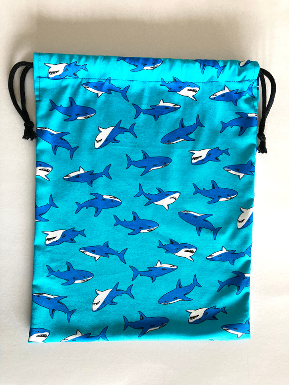 サメ柄の巾着袋(L)34×27＊ブルー 2枚目の画像