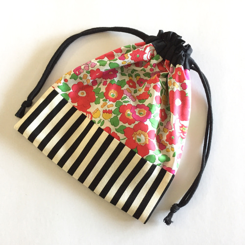 【在庫ページ】ハンドメイド　リバティ　巾着袋　小 在庫ページ】ハンドメイド リバティ 巾着袋 小