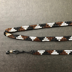 BLACK×BROWN×IVORY ビーズ織りグラスコード・メガネチェーン 3枚目の画像