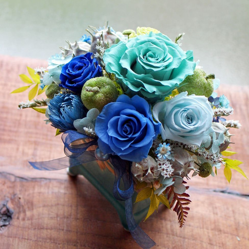 ロビン エメラルドグリーンのプリザーブドフラワーアレンジメント お