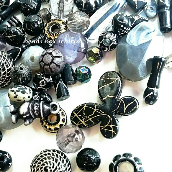 アソートビーズ  アクリル  モノトーン*MIX  (70個以上)セット 2枚目の画像