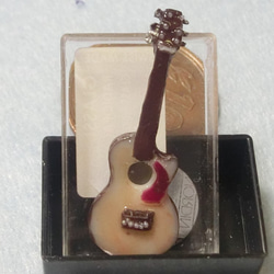 レジン樹脂を使用したミニチュアのギター 7枚目の画像