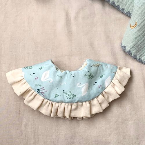 送料無料】フリフリまんまるスタイ(チェリー×ホワイト)