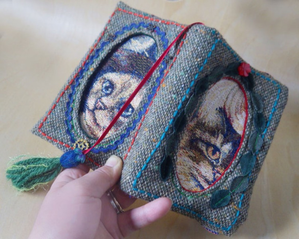 ゴブラン織りの猫さんのぞくブックカバー（手帳カバー）02 2枚目の画像