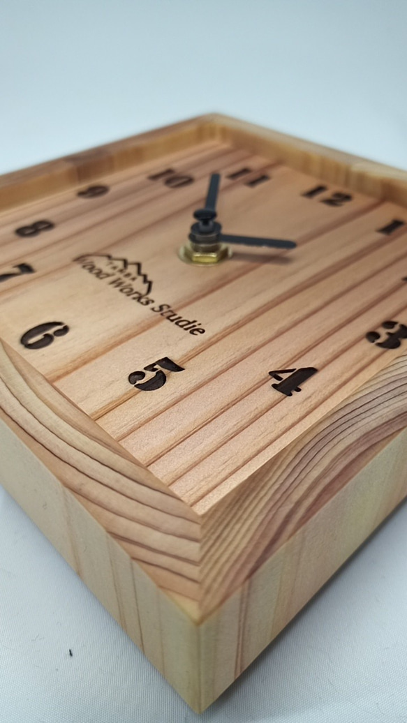 木製　ヒノキ無垢材＆杉無垢材の掛け時計 3枚目の画像