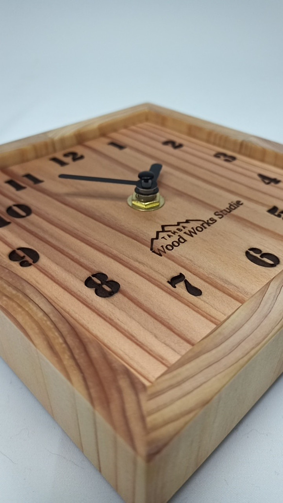 木製　ヒノキ無垢材＆杉無垢材の掛け時計 5枚目の画像