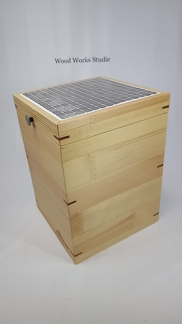 木製　メタルタイルのフタ付きゴミ箱　 4枚目の画像