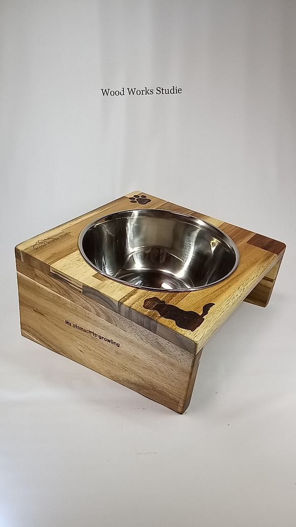 木製　中型犬用　フードテーブル　（名入れサービス） 2枚目の画像