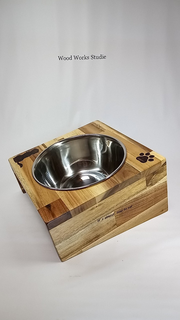 木製　中型犬用　フードテーブル　（名入れサービス） 3枚目の画像