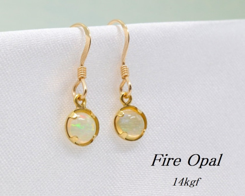 天然 レッド オパール 5×5mm 14kgf ピアス ピアス（フック・チェーン