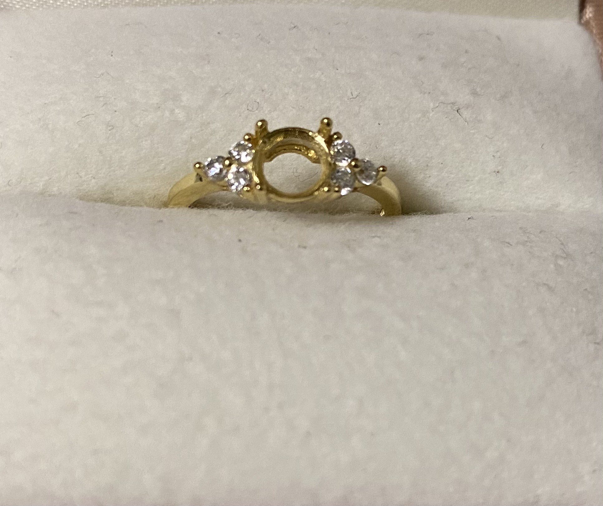 リング空枠　トリニティ　ラウンド6  ゴールド