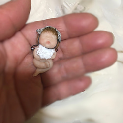 樹脂粘土ベビー約5cm おしゃぶり付き ∞ その他人形 momo 通販