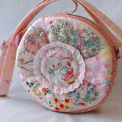 とびきりカワイイ♡パッチワークのまんまるお花ポシェット　ピンク 2枚目の画像