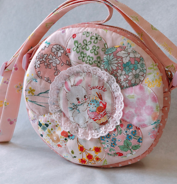 とびきりカワイイ♡パッチワークのまんまるお花ポシェット　ピンク 2枚目の画像