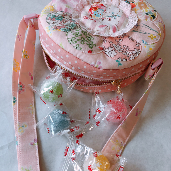 とびきりカワイイ♡パッチワークのまんまるお花ポシェット　ピンク 5枚目の画像