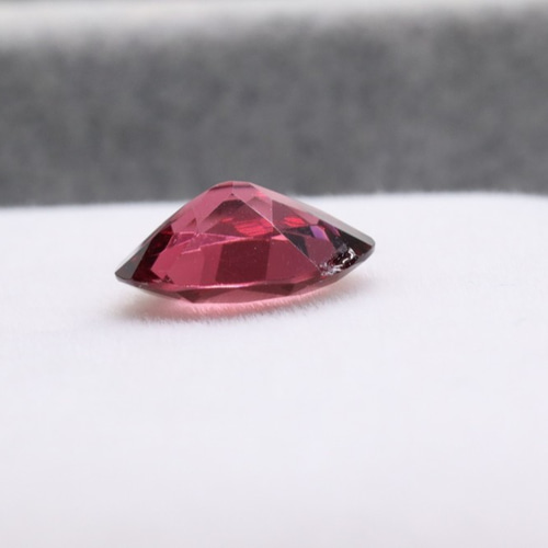 天然ロードライトガーネット 2.481ct ルース 欠けあり 宝石